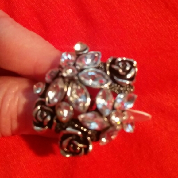 3/$20 adjustable Rose rhinestone ring - Picture 2 of 4